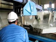 伊予青石の採石・加工の様子３