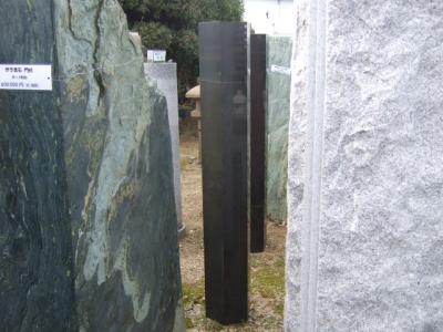 山西黒　六角門柱　φ300×1800