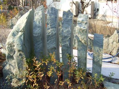 伊予青石　列柱石　切削　厚み１５cm　乱尺