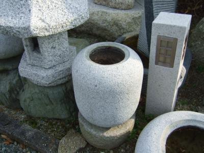 みかげ水鉢棗形 １．３尺