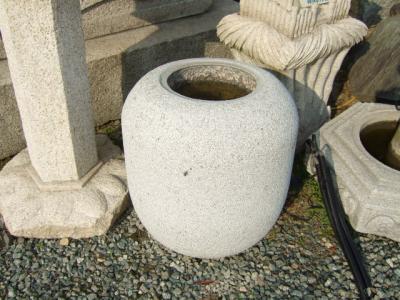 みかげ水鉢棗形 ２．０尺