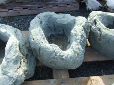 伊予青石　自然水鉢　中（約100kg内外）