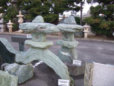 伊予青石　創作灯篭