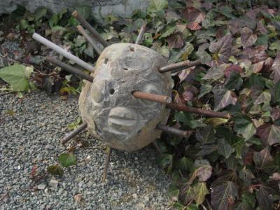 ハリセンボン