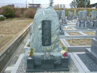 滋賀１型　　　　　　　　自然石の素朴さが気に入りました。