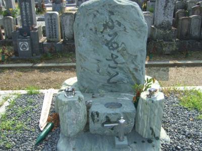 三重１型　　　　　　　　自然石のもつ味わいがとてもいいです。