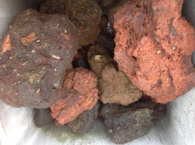 火山岩　パミス　赤