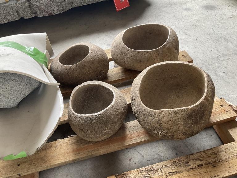 水鉢Φ21～23cm　/　Φ15～18cm